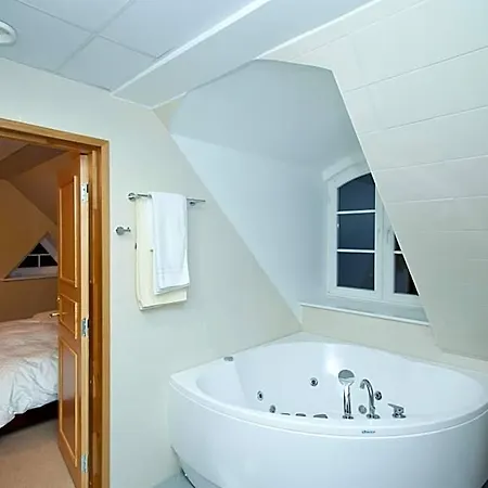 Hotell Raepina 3*